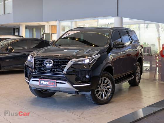 TOYOTA HILUX SW4 2.8 D-4D TURBO DIESEL SRX 4X4 AUTOMÁTICO